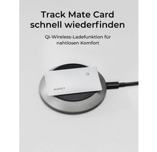 Aukey Track Mate Card auf einer kabellosen Ladestation.