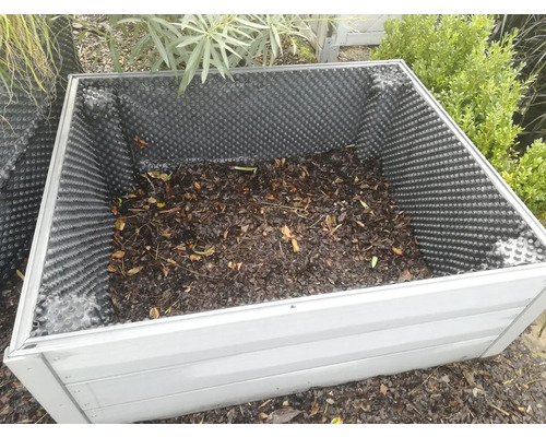 Hochbeet mit Substratfüllung für den Garten