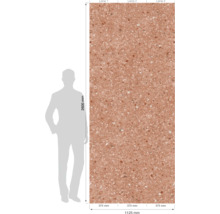 Großformatige Feinsteinzeugfliese im Terrazzo-Stil mit den Maßen 2600 x 1125 Millimeter.