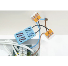 Detailaufnahme von elektrischen Verbindungen mit Klemmen