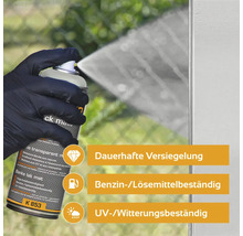 Sprühdose Klarlack in Anwendung für dauerhafte Versiegelung, Benzin- und Lösemittelbeständigkeit sowie UV- und Witterungsbeständigkeit.