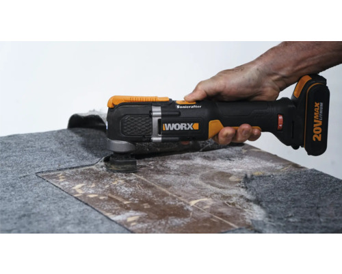Worx Sonicrafter Multifunktionswerkzeug im Einsatz auf einem Untergrund