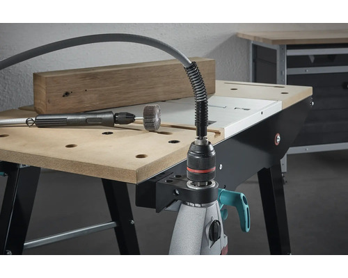 Wolfcraft flexible Bohrwelle auf einer Werkbank mit Schleifwerkzeug