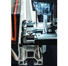Detailansicht einer Stichsäge beim Schneiden eines Metallprofils.