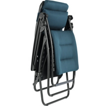 Zusammengeklappter Relaxsessel mit blauem Bezug