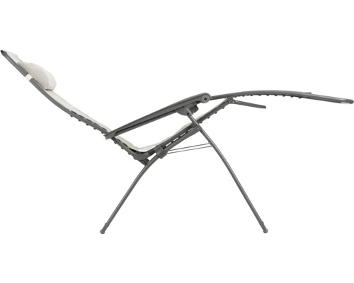 Verstellbarer Relaxsessel mit Kopfkissen für den Außenbereich.