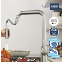 Küchenarmatur mit ausziehbarer Geschirrbrause und Grohe Logo