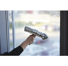 Fensterreinigung mit Fensterwischer