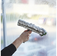 Fensterreinigung mit Fensterwischer
