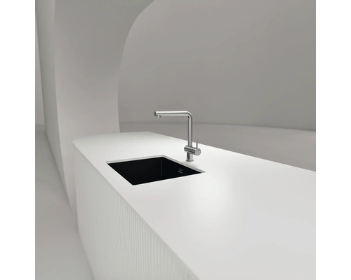 Spültischarmatur und Spüle auf einer Küchentheke