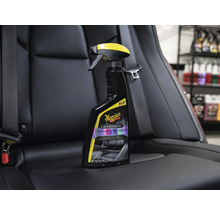 Meguiars Ultimate Lederpflege Reiniger auf einem Autositz