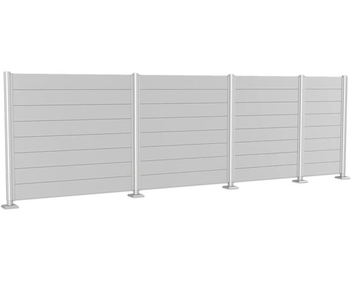 Sichtschutzzaun mit horizontalen Paneelen und Metallpfosten