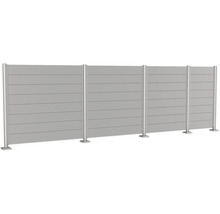 Sichtschutzzaun mit horizontalen Paneelen und Metallpfosten