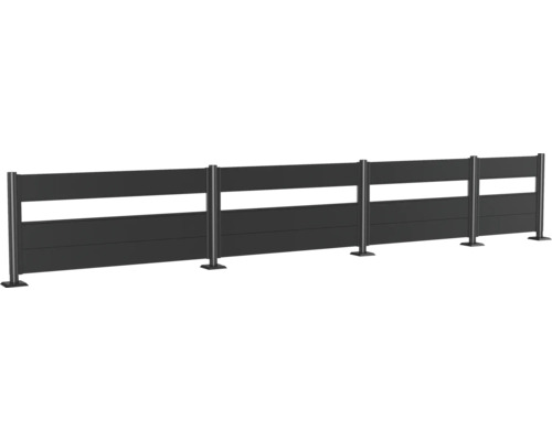 Zaun mit Pfosten zur Grundstücksbegrenzung