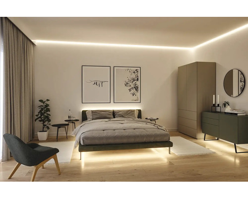 Modernes Schlafzimmer mit Doppelbett, Kleiderschrank und Kommode