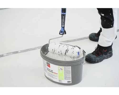 Farbeimer mit Farbroller der Marke Storch und Baufix Airless und Rollspachtel Silikat