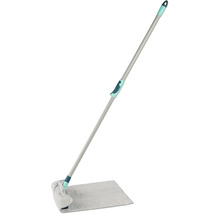 Wischmop mit Teleskopstiel und rechteckigem Wischbezug.