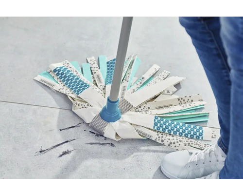 Wischmopp beim Reinigen eines Bodens