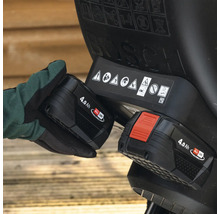 Zwei 18-Volt-Akkus mit 4,0 Amperestunden für Gartengeräte im Einsatz.