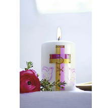 Brennende Kerze mit Kreuz und Taubenmotiven