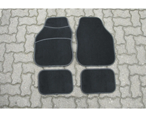 Vier schwarze Fußmatten für ein Auto