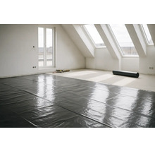 Raum mit Abdeckfolie auf dem Boden zum Schutz vor Schmutz