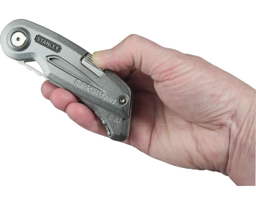 Stanley Cuttermesser in der Hand