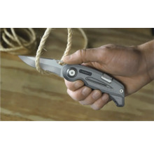 Stanley Logo Messer schneidet Seil