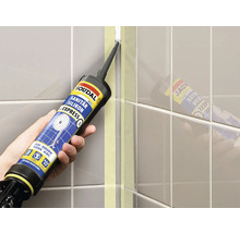 Auftragen von Sanitärsilikon mit einer Kartusche auf Fliesen