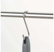 Metall S-Haken an einer Stange mit hängendem Objekt