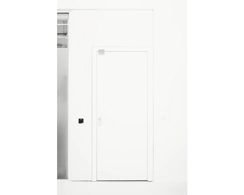 Weiße Innentür in modernem, schlichtem Design mit rundem Türknauf.