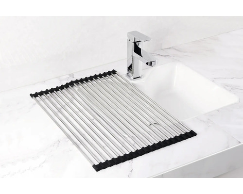 Spülbecken mit Abtropfgitter aus Edelstahl und Armatur