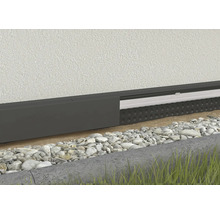 Detailansicht einer Hauswand mit Perimeterdämmung und Sockelprofil