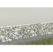 Nahaufnahme von Zierkies an einer Hauswand