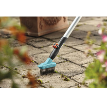 Fugenbürste zur Reinigung von Pflastersteinen im Außenbereich