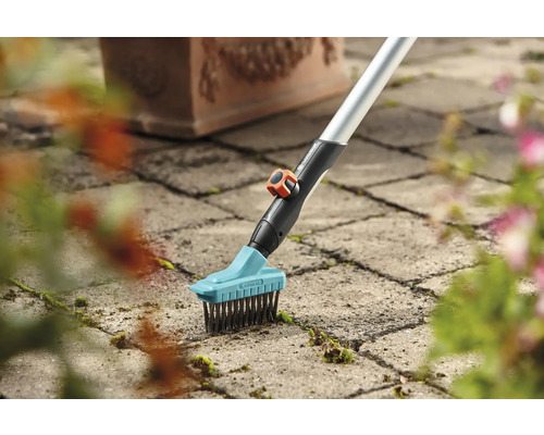 Fugenbürste zur Reinigung von Pflastersteinen im Außenbereich