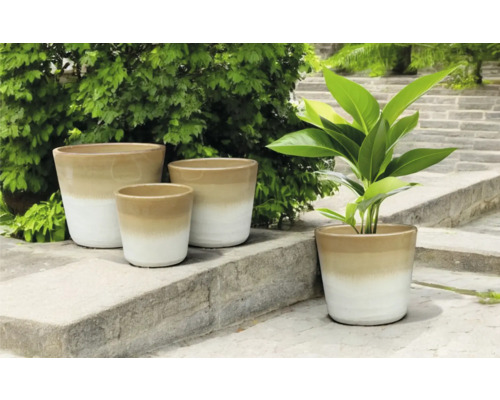 Keramik Pflanzentöpfe in verschiedenen Größen für den Außenbereich