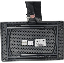 Zusammengeklappter rechteckiger Klapptisch mit Tragegriff