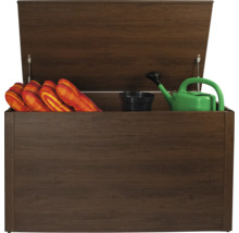 Geöffnete Aufbewahrungsbox mit Kissen, Gießkanne und Blumentopf