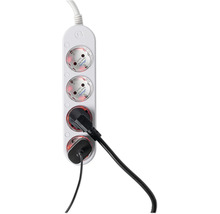 Mehrfachsteckdose mit eingesteckten Netzsteckern