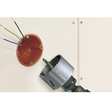 Installation einer Steckdose mit einer Bohrkrone