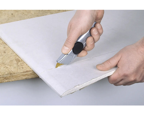 Halbmondsichelklingen TiN Wolfcraft 5er Pack Person schneidet Gipskartonplatte mit einem Teppichmesser