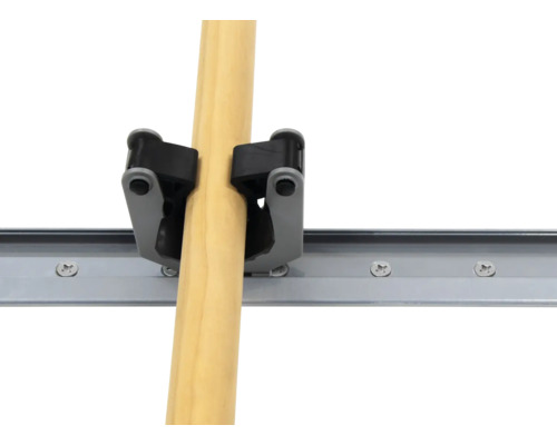 Wandhalterung mit Holzstiel zur Aufbewahrung von Werkzeugen