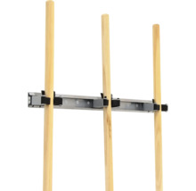 Wandhalterung mit Holzstielen zur Aufbewahrung von Werkzeugen