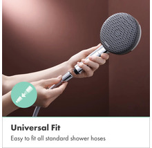 Handbrause wird an Duschschlauch angeschlossen