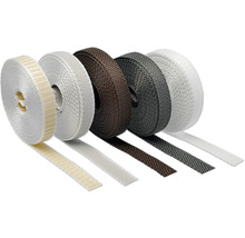 Mehrere Rollen Gurtband in verschiedenen Farben