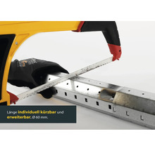 Metallprofil wird mit einer Metallsäge zugeschnitten
