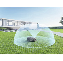 Rasenmäherroboter in einem Garten vor einem modernen Haus, der den Mähbereich anzeigt