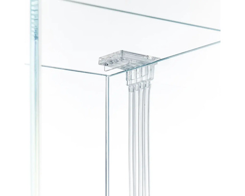 Aquarium mit transparentem Zubehör zur Wasserführung