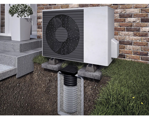 Außenwärmepumpe mit versickerungsfähigem Sickerschacht zur Regenwasserableitung